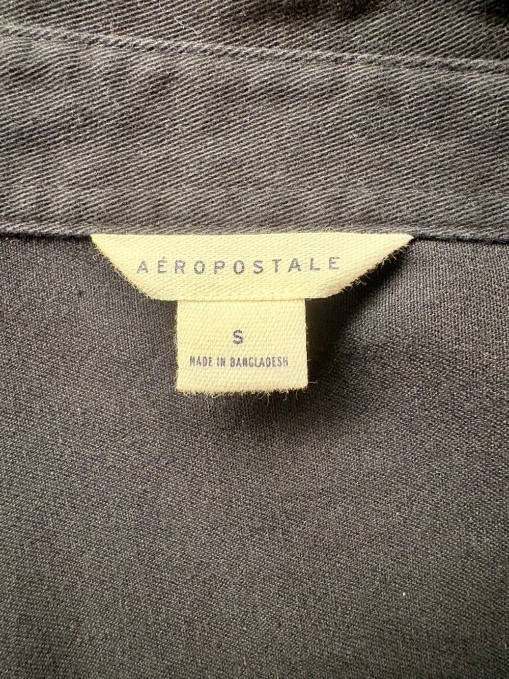Aeropostale Women's Black Cropped Long Sleeve Button Up Shirt Top - Size Small - Picture 6 of 7